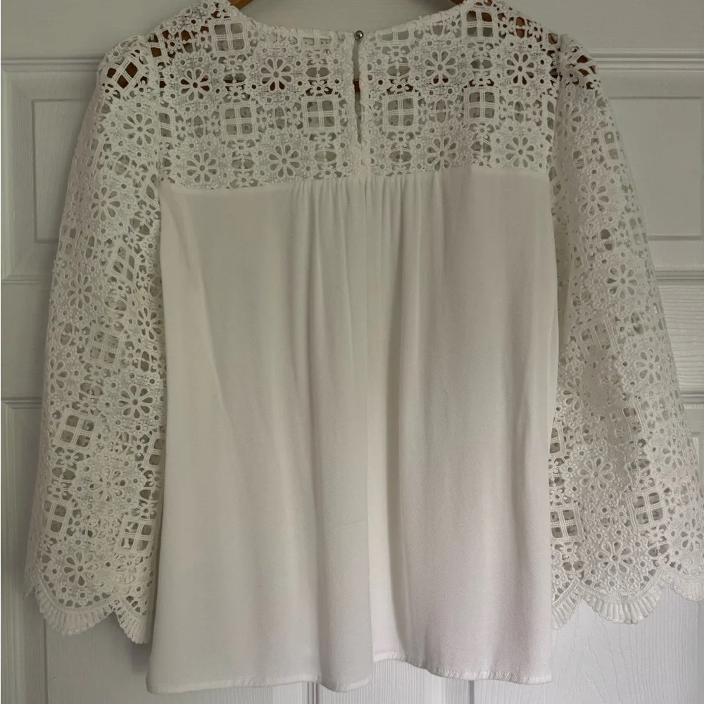 Impressions White Crochet Lace Top – Size M